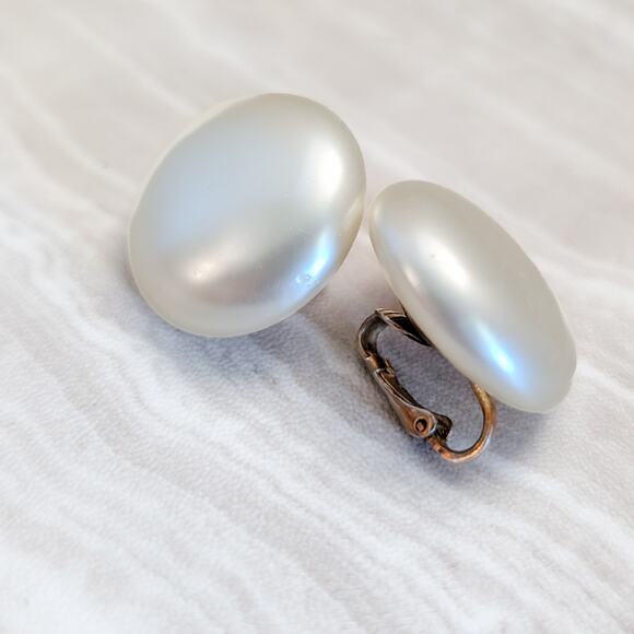 Vintage Clip On Earrings Classic Style Glam Large Faux Pearl Statement - Picture 3 of 8